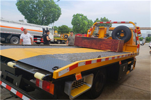 雨湖附近拖车电话号码服务